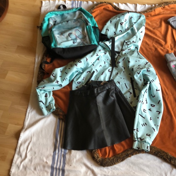 Outfit - Picture 4 of 4